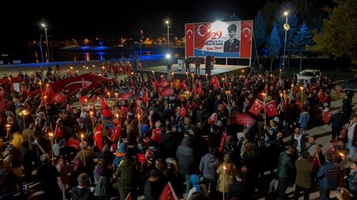Beyşehir'de Cumhuriyetimizin Kuruluşunun 99. Yıldönümü Coşkulu Bir Şekilde Kutlandı
