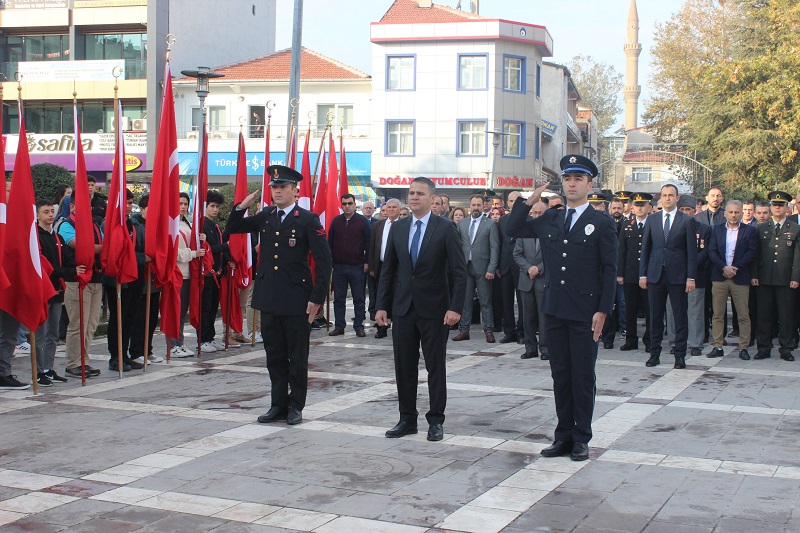 Büyük Önder Mustafa Kemal Atatürk, Ebediyete İrtihalinin 85. Yıldönümünde İlçemizde Düzenlenen Programlarla Anıldı.