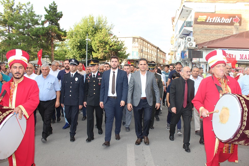 İlçemizde15 Temmuz Demokrasi ve Milli Birlik Günü dolayısıyla düzenlenen etkinlikler kapsamında çeşitli anma programları gerçekleştirildi